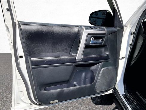 Used 2016 Toyota 4Runner SR5 AWD/4WD image 18