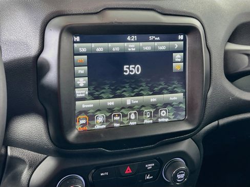 Used 2022 Jeep Renegade Latitude AWD/4WD image 15