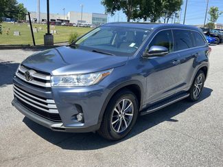 Used 2018 Toyota Highlander XLE FWD video 2