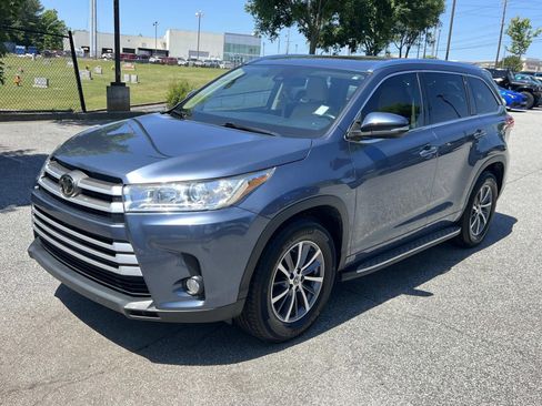 Used 2018 Toyota Highlander XLE FWD image 2