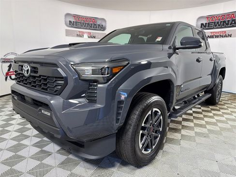 Used 2024 Toyota Tacoma TRD Sport w/ TRD Sport Upgrade Package image 8