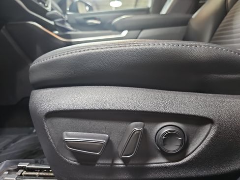 Used 2023 Toyota Highlander XSE FWD image 31
