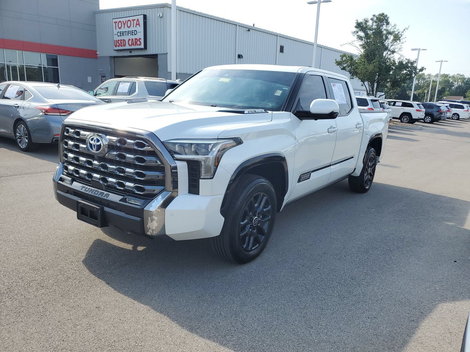 Used 2024 Toyota Tundra Platinum AWD/4WD image 2