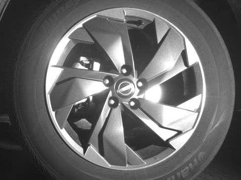 Used 2025 Nissan Rogue SV AWD/4WD image 9
