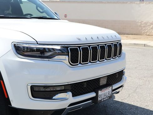 Used 2023 Jeep Wagoneer Series III w/ Rear Seat Video Group 1 AWD/4WD image 9