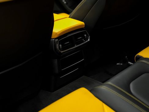 Used 2019 Lamborghini Urus AWD/4WD image 39