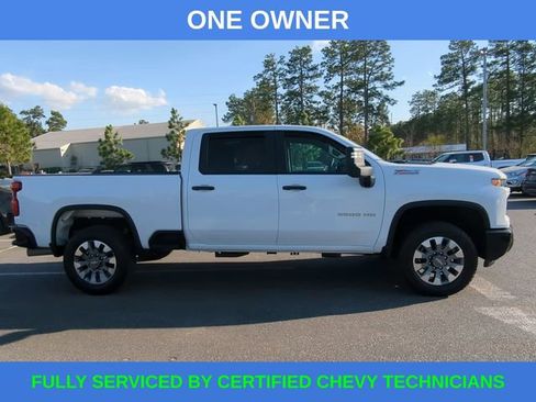 Used 2024 Chevrolet Silverado 2500 Custom w/ Custom Value Package image 3