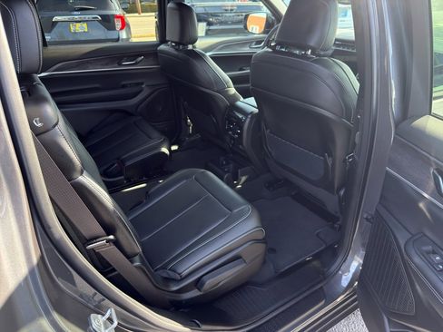 Used 2025 Jeep Grand Cherokee L Limited image 34
