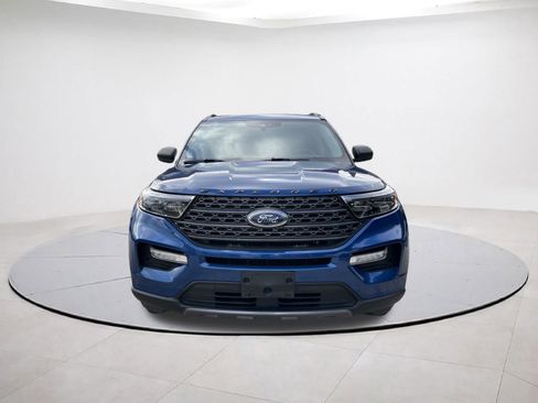 Used 2021 Ford Explorer XLT w/ Equipment Group 202A image 2