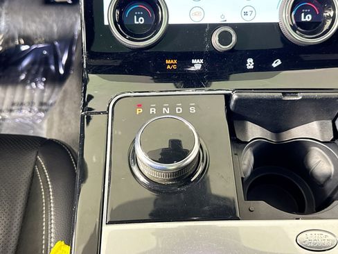Used 2019 Land Rover Range Rover Velar R-Dynamic SE image 19