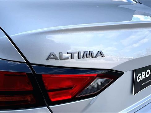 Used 2024 Nissan Altima 2.5 SV image 29