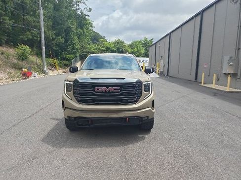 Used 2022 GMC Sierra 1500 AT4 w/ AT4 Premium Package AWD/4WD image 8