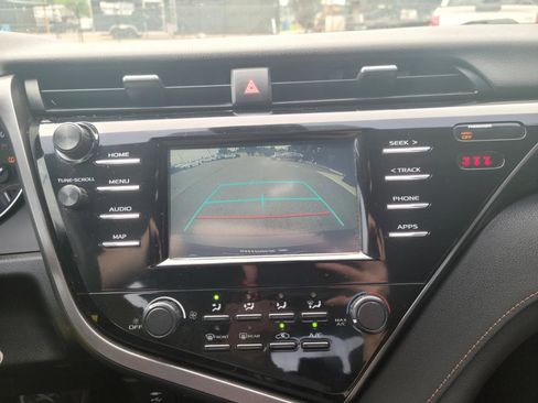 Used 2019 Toyota Camry LE FWD image 11