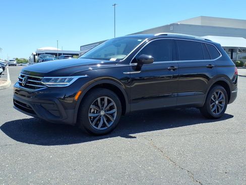 Certified 2022 Volkswagen Tiguan SE FWD image 3
