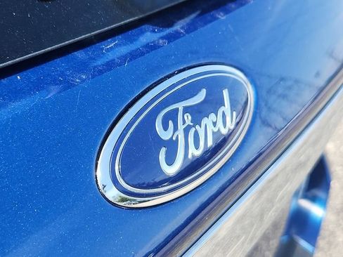 Used 2023 Ford Explorer XLT image 4