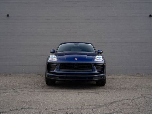 Certified 2026 Porsche Macan AWD/4WD image 10