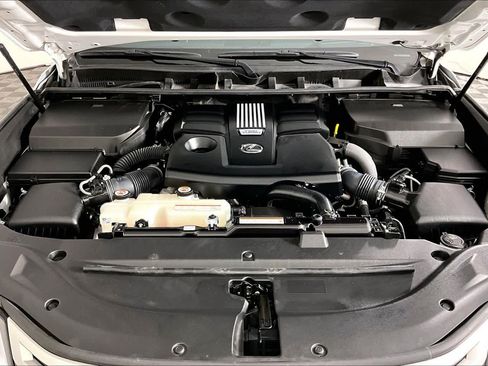 Used 2025 Lexus LX 600 4WD w/ Accessory Package (2T) image 29