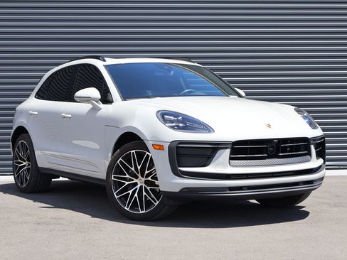 Used 2024 Porsche Macan AWD/4WD image 6