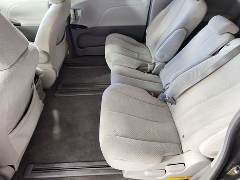 Used 2011 Toyota Sienna LE FWD image 14