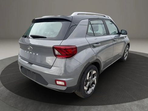 Used 2022 Hyundai Venue Limited w/ Cargo Package image 5