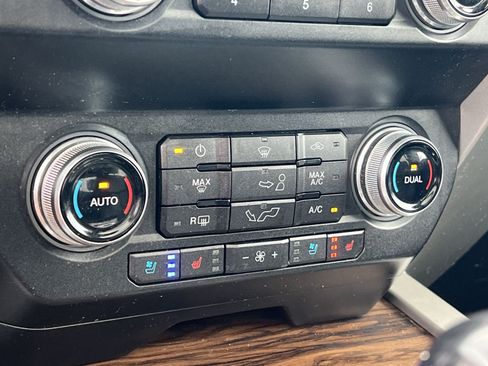 Used 2019 Ford F150 Lariat w/ Equipment Group 502A Luxury AWD/4WD image 21