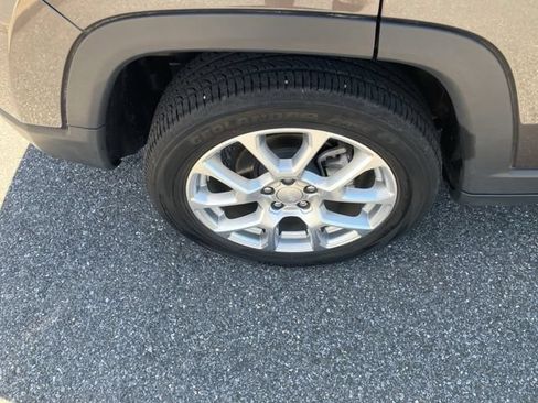 Used 2023 Jeep Compass Latitude AWD/4WD image 27