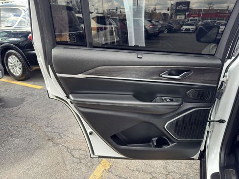 Used 2021 Jeep Grand Cherokee L Limited w/ Luxury Tech Group II image 28