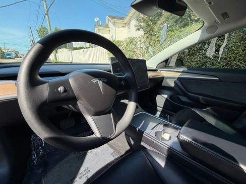 Used 2022 Tesla Model 3 Long Range AWD/4WD image 16