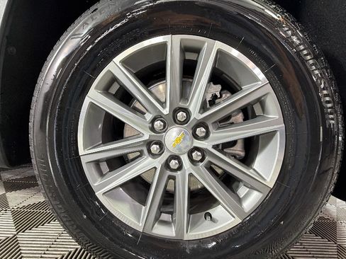 Used 2022 Chevrolet Traverse LT FWD image 39