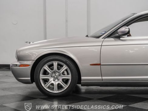Used 2004 Jaguar XJ8 image 23