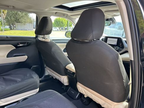 Used 2023 Toyota Highlander L image 45