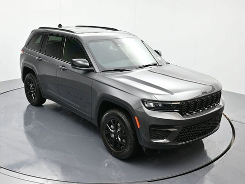 New 2025 Jeep Grand Cherokee Altitude image 32