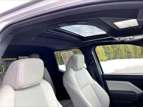 Used 2024 Toyota Tacoma Limited w/ Limited Package (LT) image 22