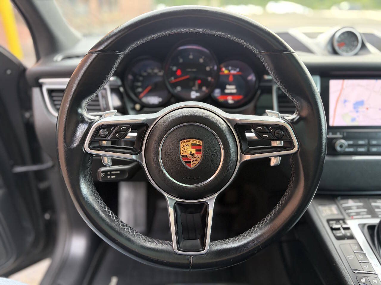 Used 2018 Porsche Macan AWD/4WD image 27