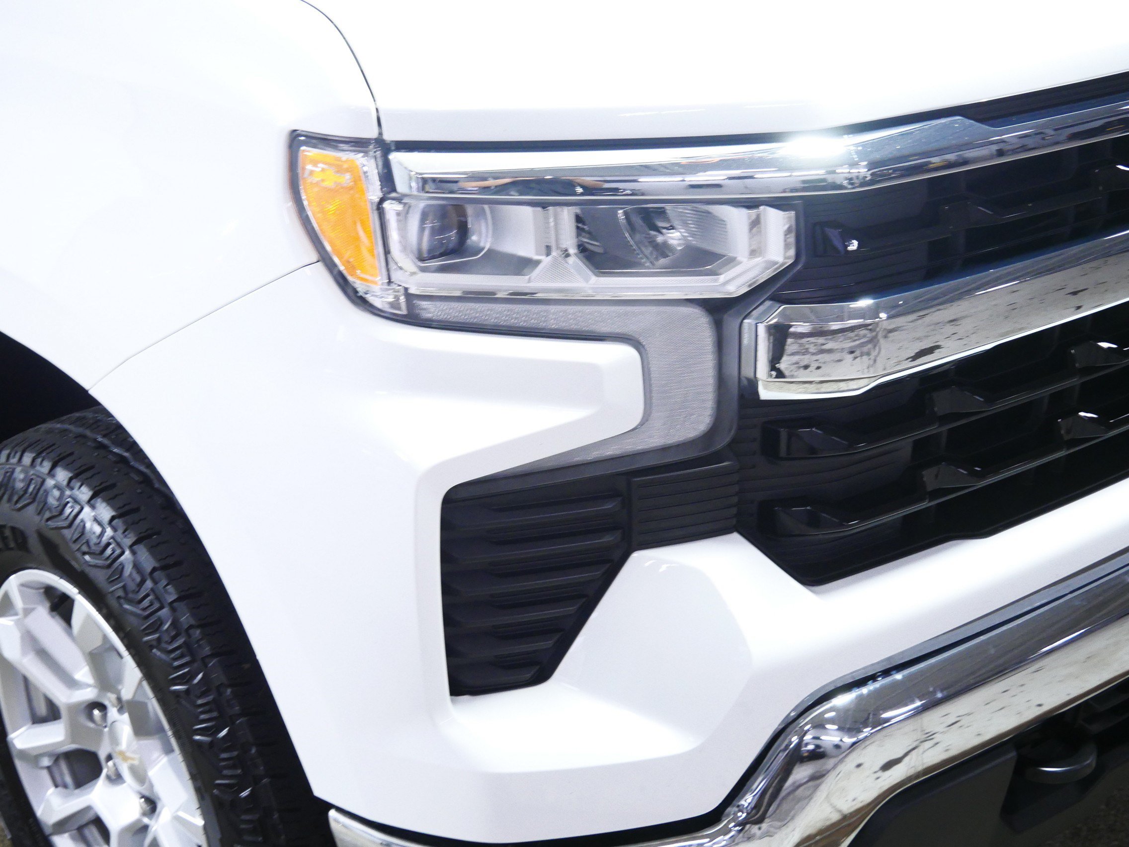 Used 2024 Chevrolet Silverado 1500 LT w/ Z71 Off-Road Package AWD/4WD image 16