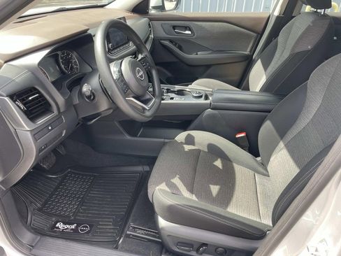 Used 2022 Nissan Rogue SV image 16