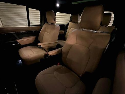 Certified 2025 Land Rover Defender 130 X-Dynamic SE AWD/4WD image 17