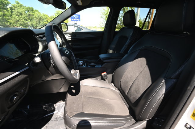 Used 2024 Jeep Grand Cherokee Altitude AWD/4WD image 7