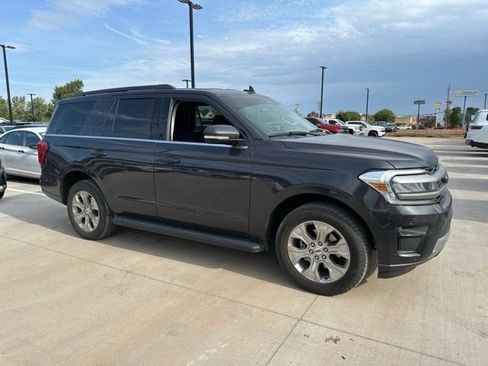Used 2024 Ford Expedition XLT RWD image 18