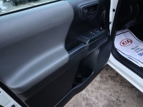 Used 2019 Toyota Tacoma SR image 10