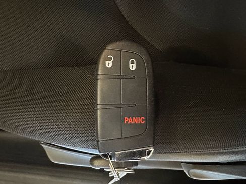 Used 2018 Jeep Renegade Latitude AWD/4WD image 17