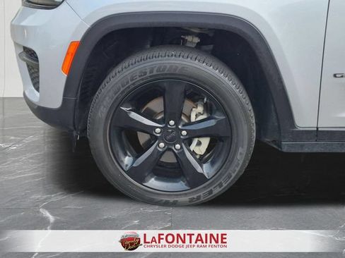 Used 2024 Jeep Grand Cherokee Altitude AWD/4WD image 32
