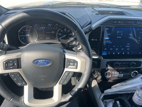 Certified 2022 Ford F250 Lariat w/ Black Appearance Package image 11