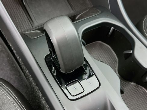 Used 2025 Volvo XC40 B5 Core image 25