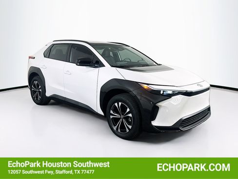 Used 2025 Toyota bZ4X FWD image 1