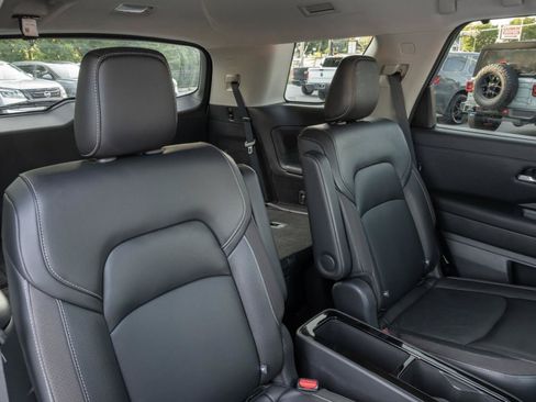 Used 2023 Nissan Pathfinder SL w/ SL Premium Package AWD/4WD image 32