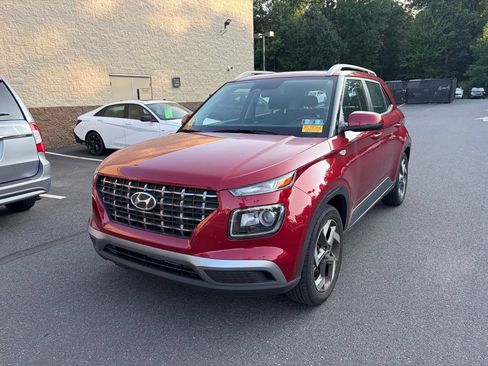 Used 2023 Hyundai Venue SEL FWD image 11