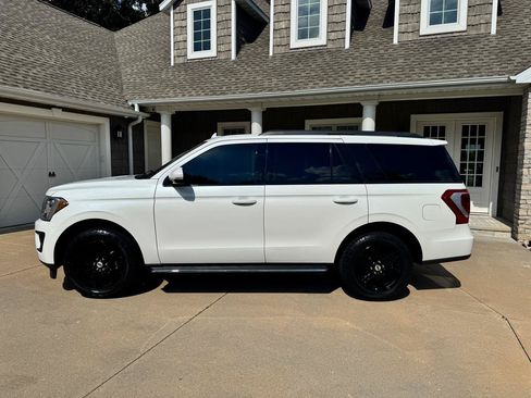 Used 2021 Ford Expedition XLT AWD/4WD image 3