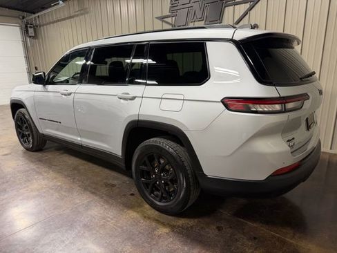 Used 2024 Jeep Grand Cherokee L Laredo image 5