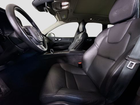 Used 2023 Volvo XC60 B5 Plus FWD image 22